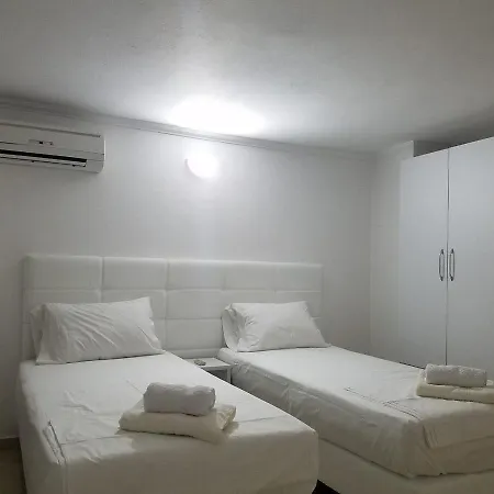 Luxury Duplex Armand Durres アパート ゴーレム