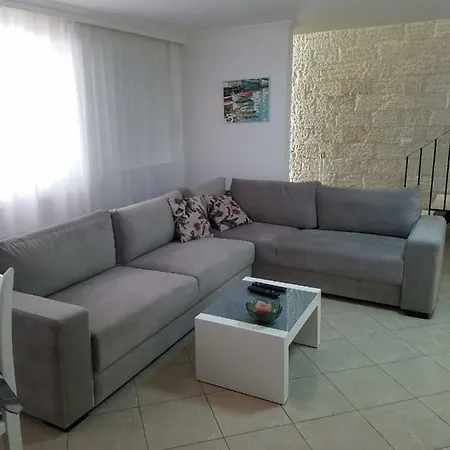 Luxury Duplex Armand Durres アパート ゴーレム
